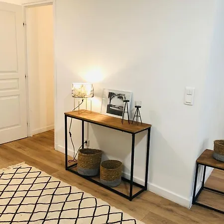 Cosy 4 Persons In Old Town Daire Nice